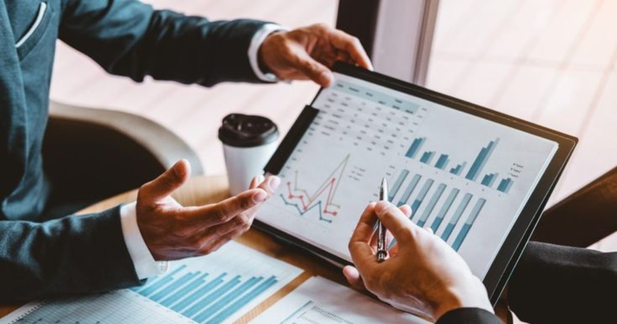 Portfolio Monitoring vs. Investment Management: What’s the Difference?